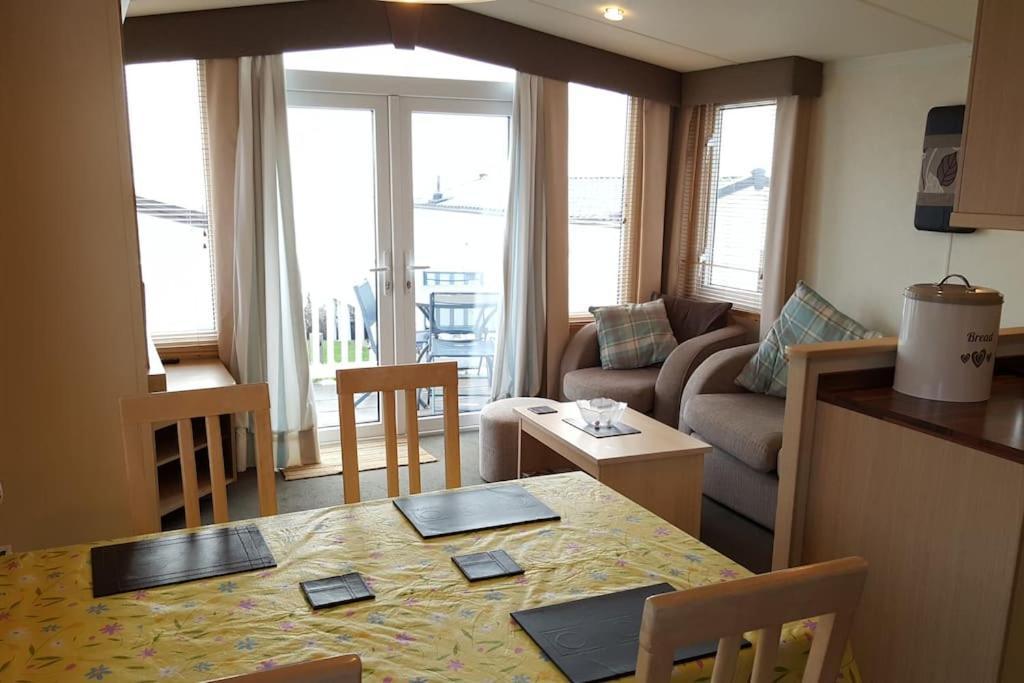 Appartement Cozy And Relaxing With Stunning Sea Views à Lytchett Minster Extérieur photo